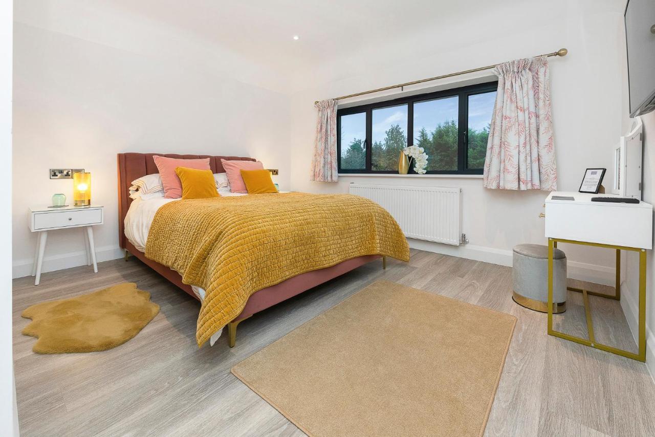 Westleigh Hotel Ashtead Bagian luar foto