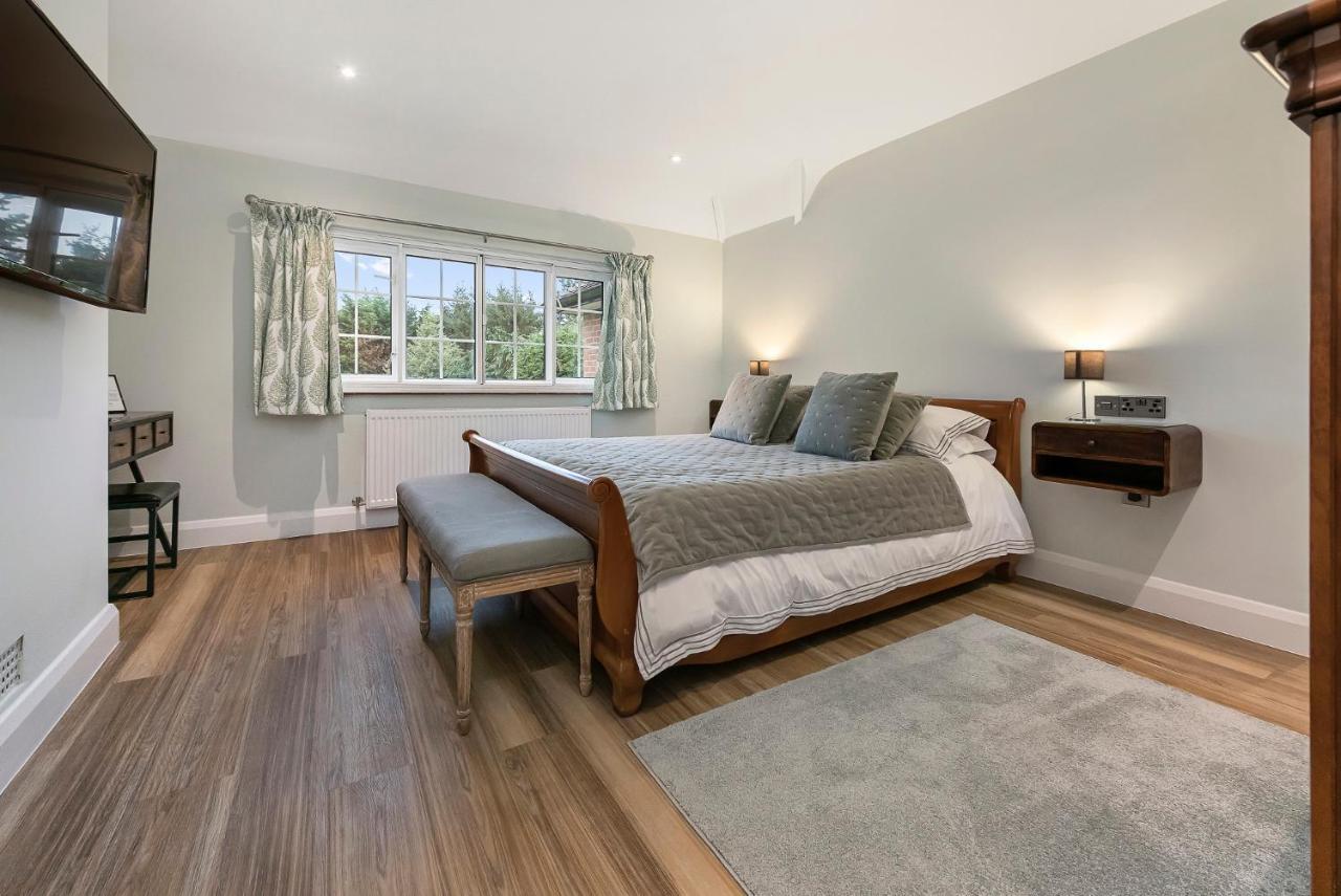 Westleigh Hotel Ashtead Bagian luar foto