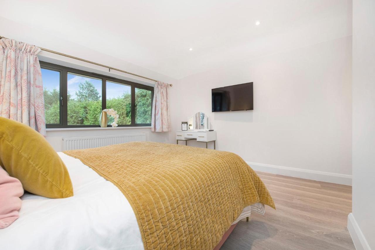 Westleigh Hotel Ashtead Bagian luar foto