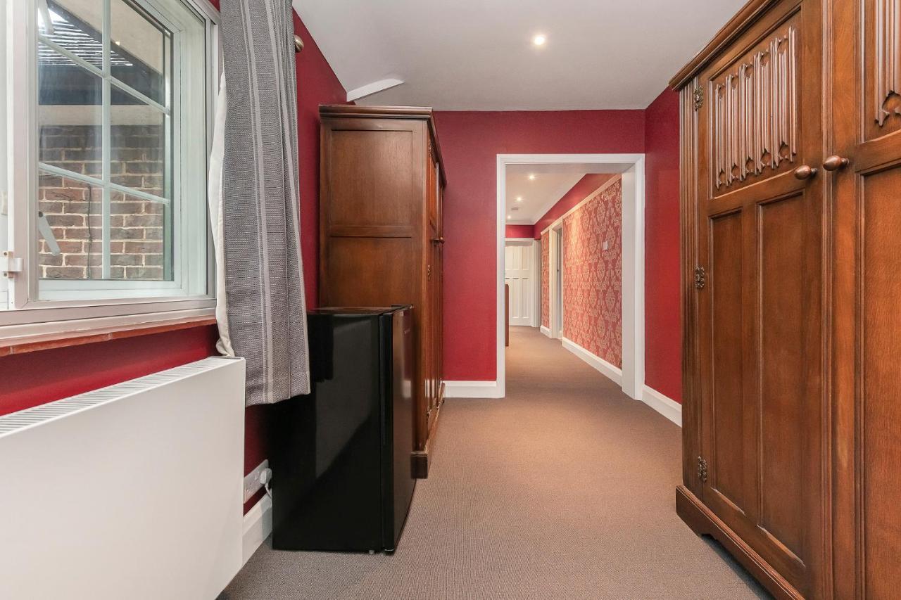 Westleigh Hotel Ashtead Bagian luar foto