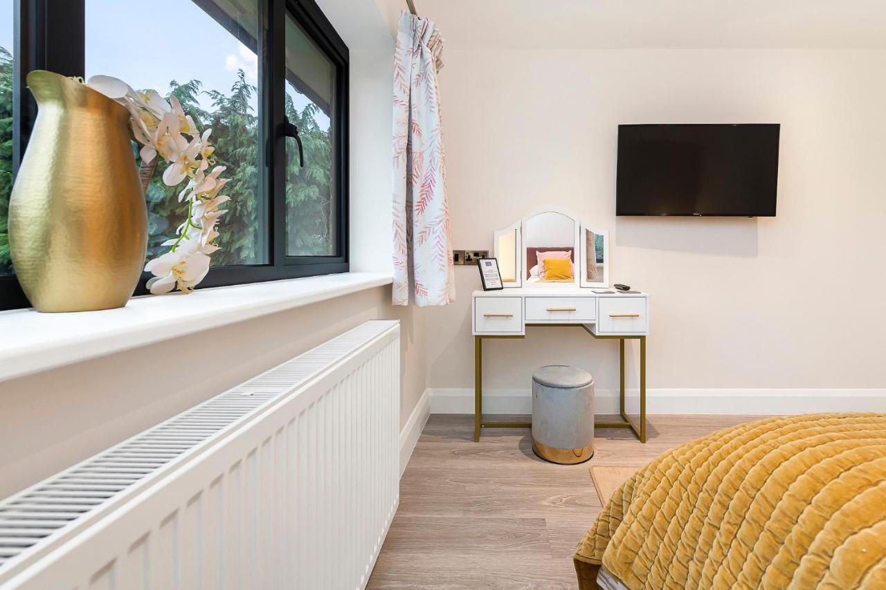 Westleigh Hotel Ashtead Bagian luar foto