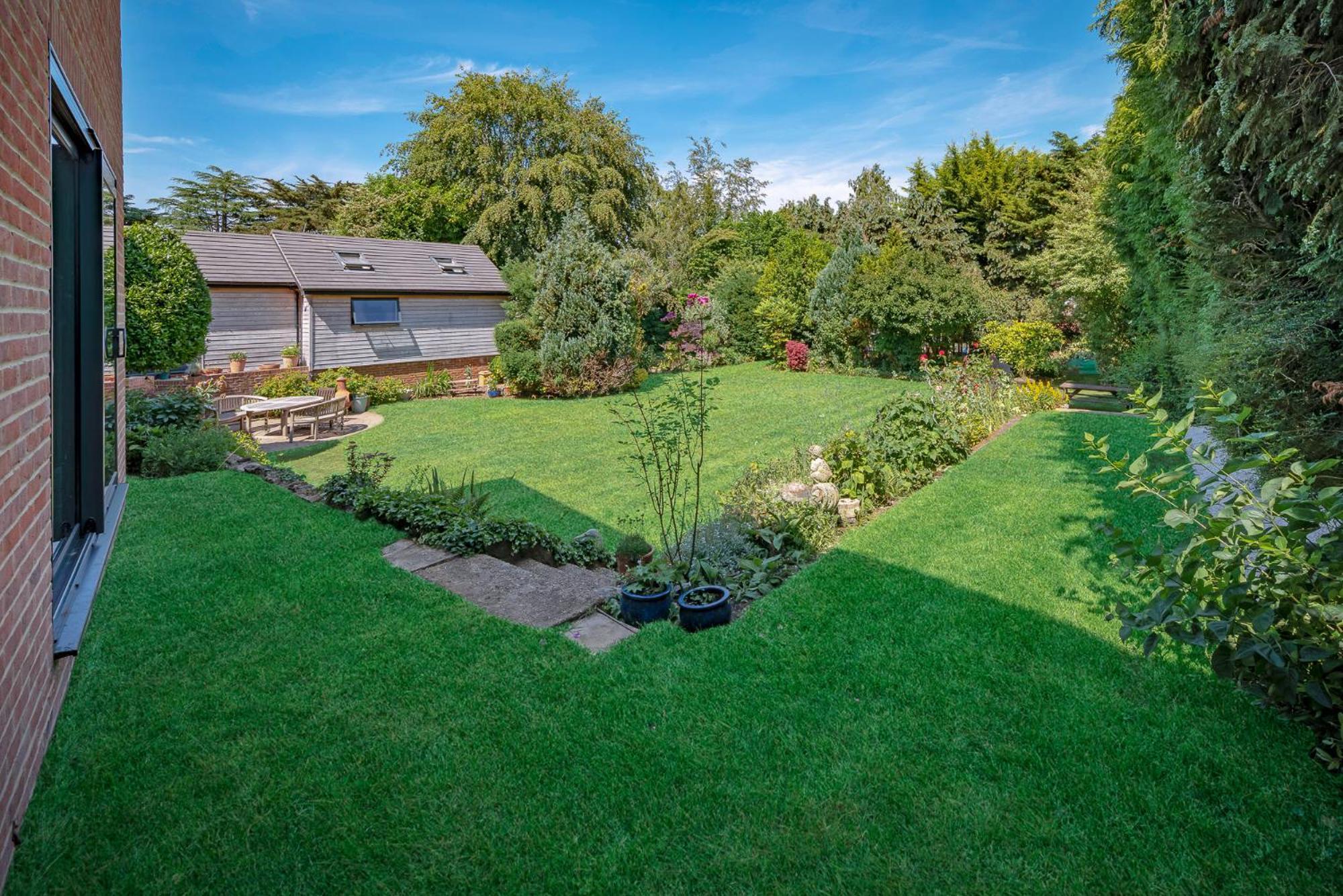 Westleigh Hotel Ashtead Bagian luar foto