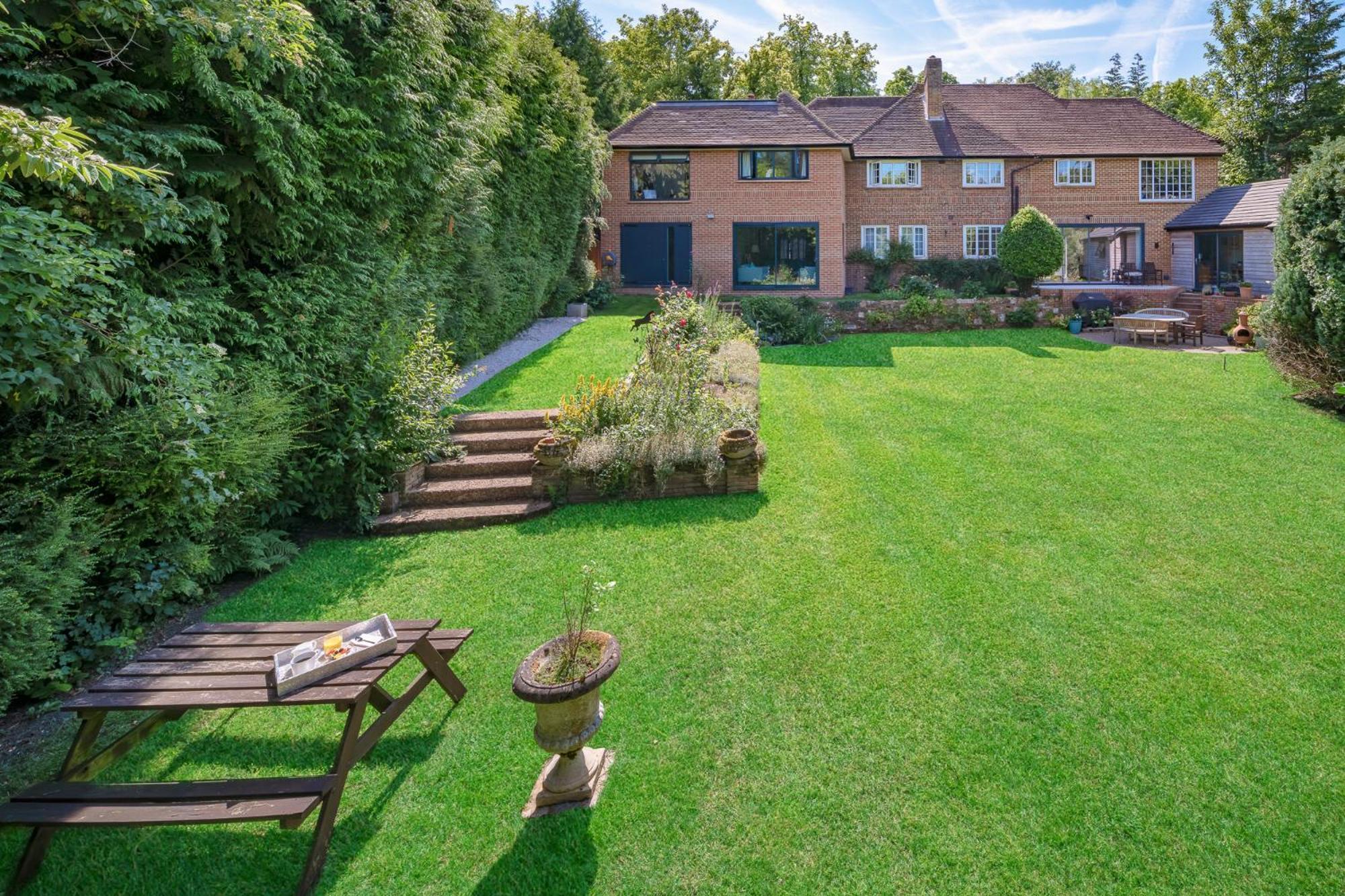 Westleigh Hotel Ashtead Bagian luar foto