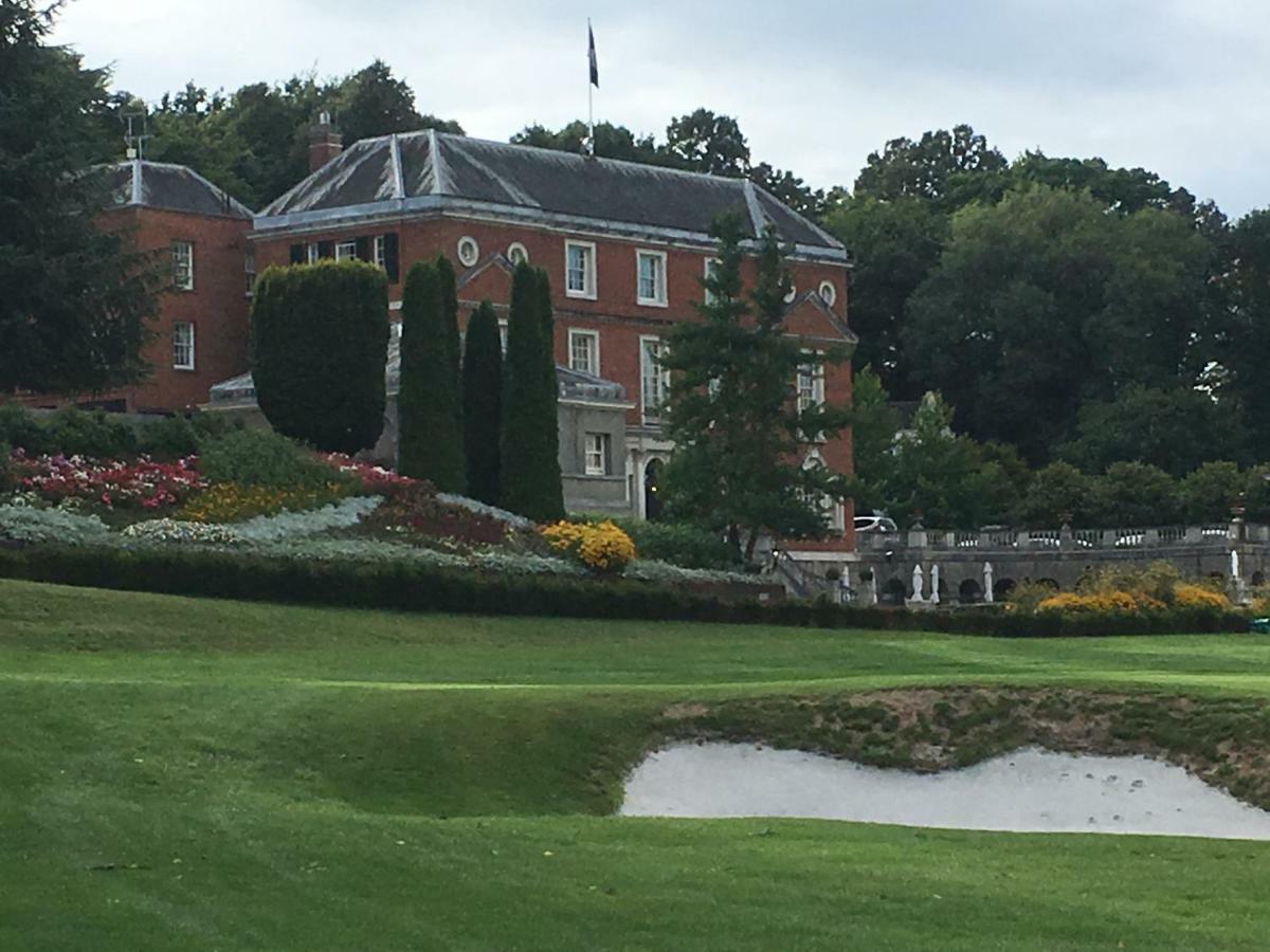 Westleigh Hotel Ashtead Bagian luar foto