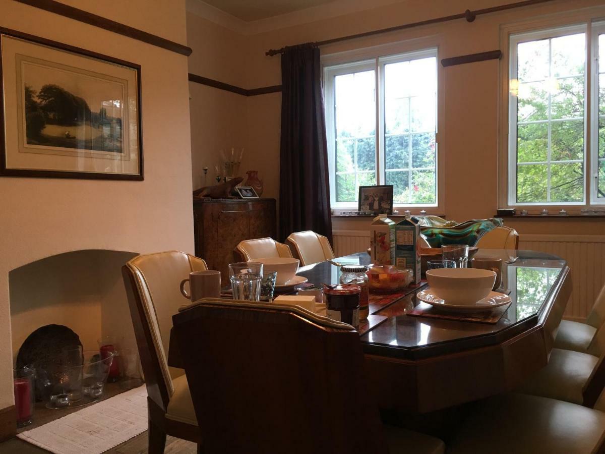 Westleigh Hotel Ashtead Bagian luar foto
