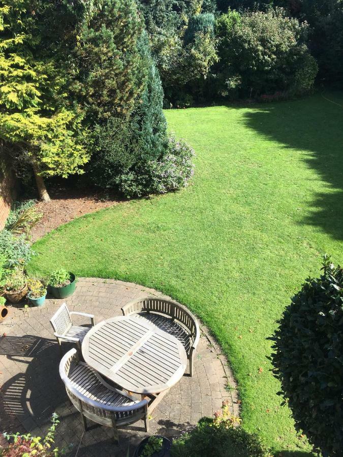 Westleigh Hotel Ashtead Bagian luar foto